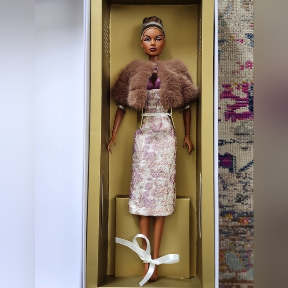 NRFB, Integrity Toys, Enchanting in Amethyst Lady Aurelia Grey Dressed Doll. - Picture 9 of 16